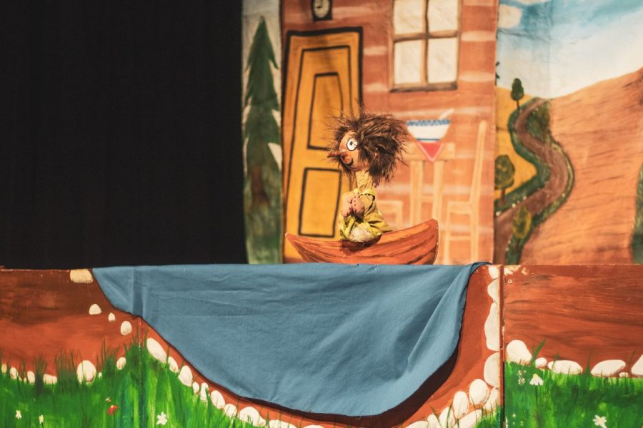 Divadlo-na-hojdacke-scaled