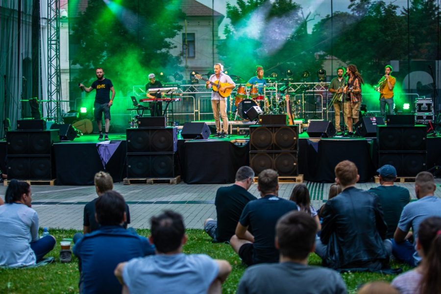 Medial-Banana-a-Akustika