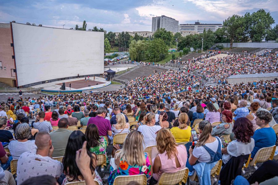 premiera filmu kavej v amfiku web 35