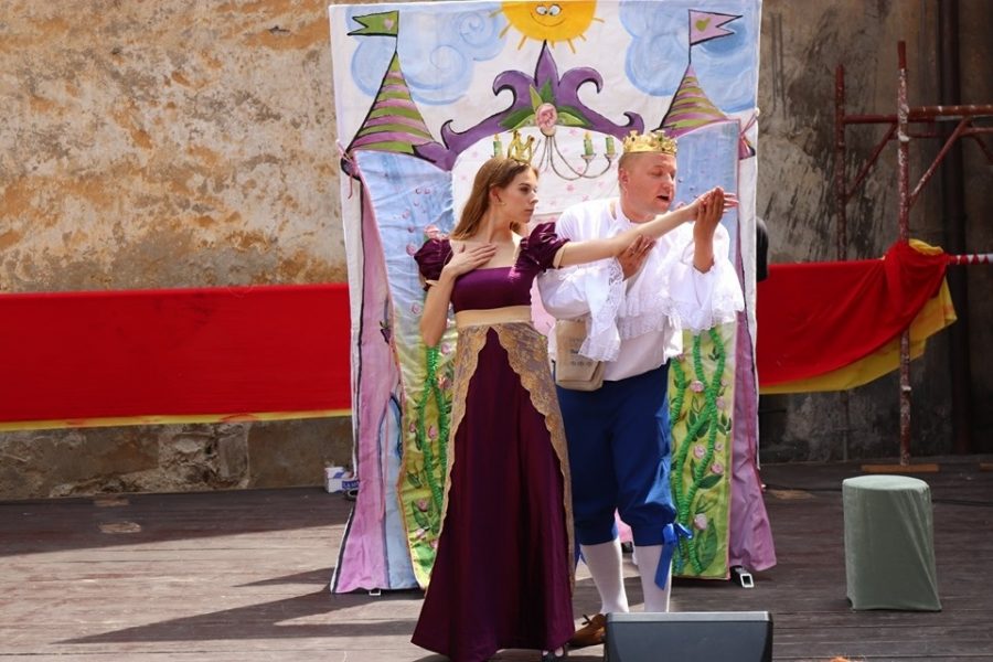 princezna-na-hrasku_divadlo-etudy